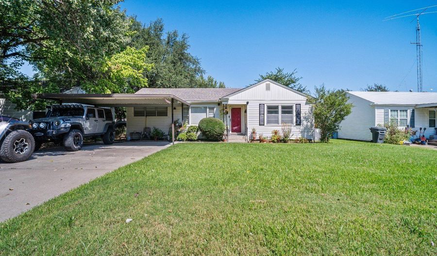 715 Ash St, Ardmore, OK 73401 - 3 Beds, 2 Bath