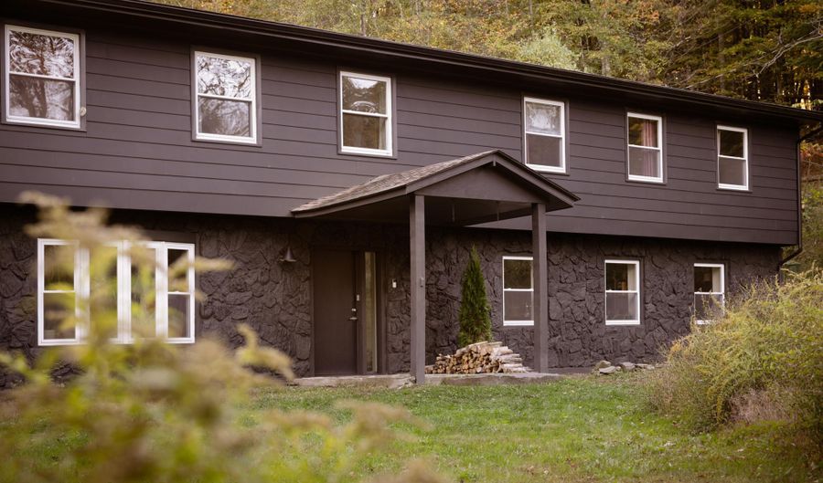 46-51 5 Springs Dr, Accord, NY 12404 - 8 Beds, 4 Bath