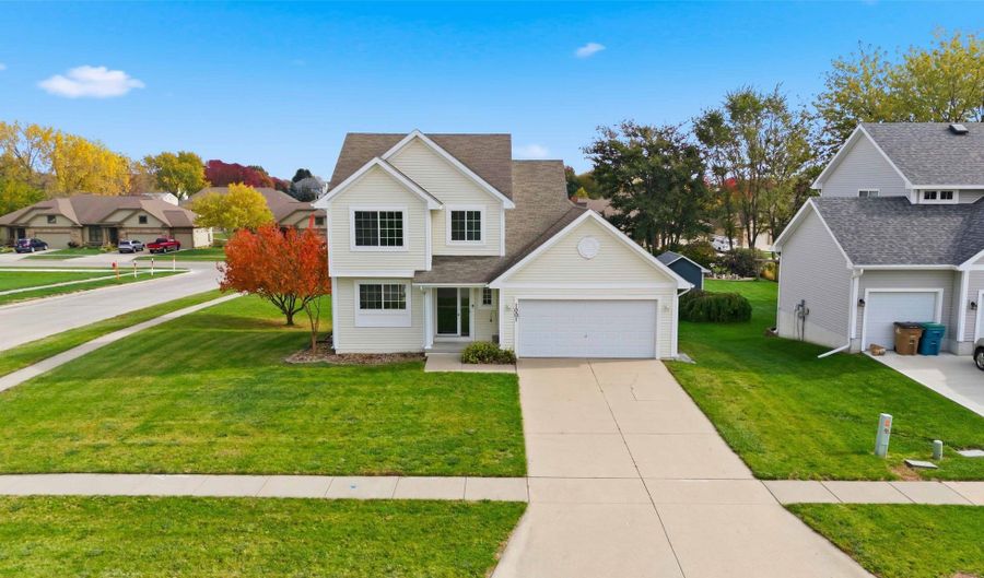 1001 26th Ave SW, Altoona, IA 50009 - 3 Beds, 3 Bath