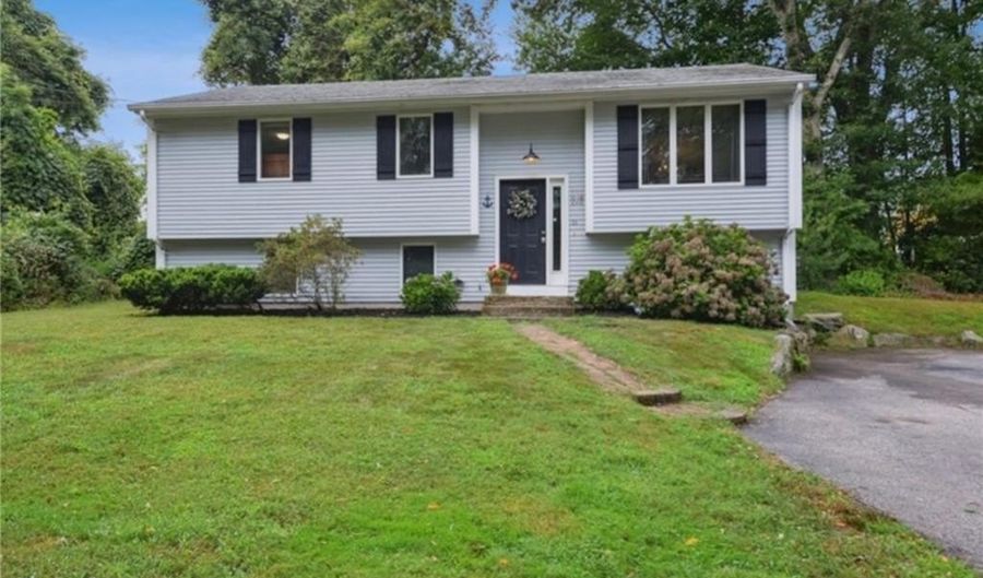 35 Old Town Trl, Narragansett, RI 02882 - 4 Beds, 2 Bath