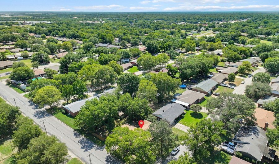 1740 Tiverton, Ardmore, OK 73401 - 3 Beds, 2 Bath