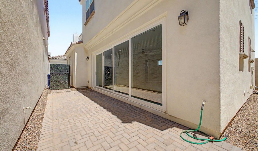 291 E MARKWOOD Dr, Chandler, AZ 85286 - 4 Beds, 5 Bath