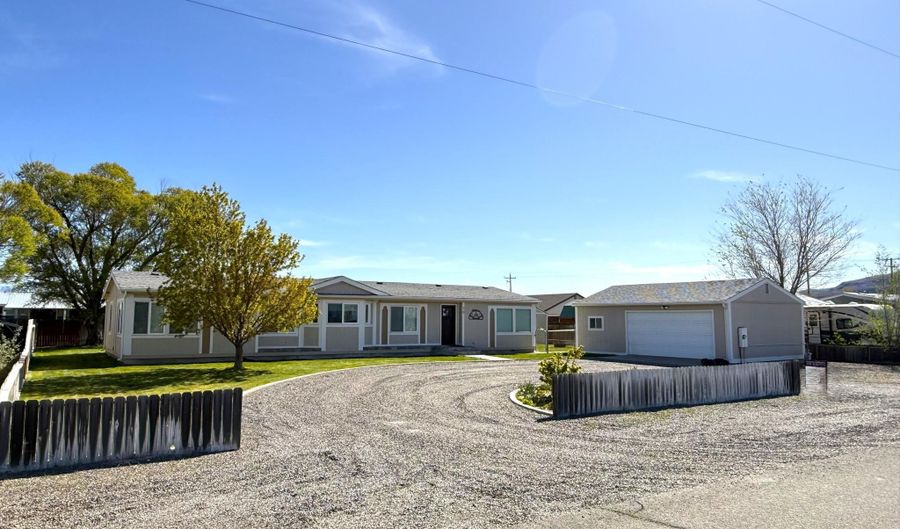 20 Mount Lewis Dr, Battle Mountain, NV 89820 - 3 Beds, 2 Bath