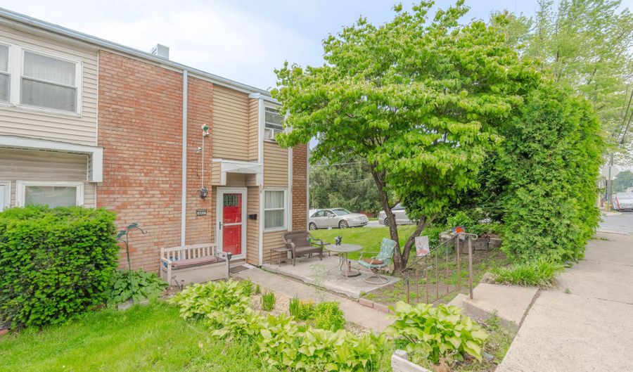 402 S Bradford St, Allentown, PA 18109 - 3 Beds, 1 Bath