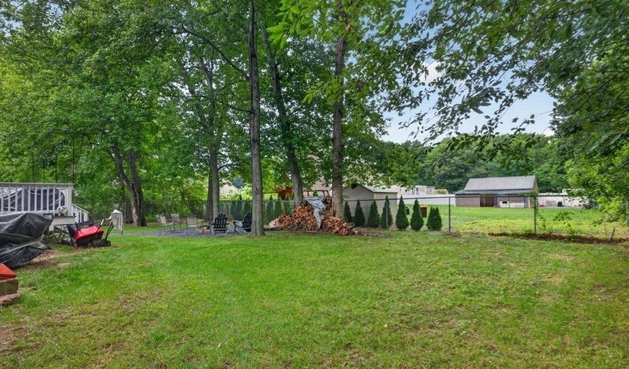 79 Pembroke Ave, Acushnet, MA 02743 - 3 Beds, 2 Bath