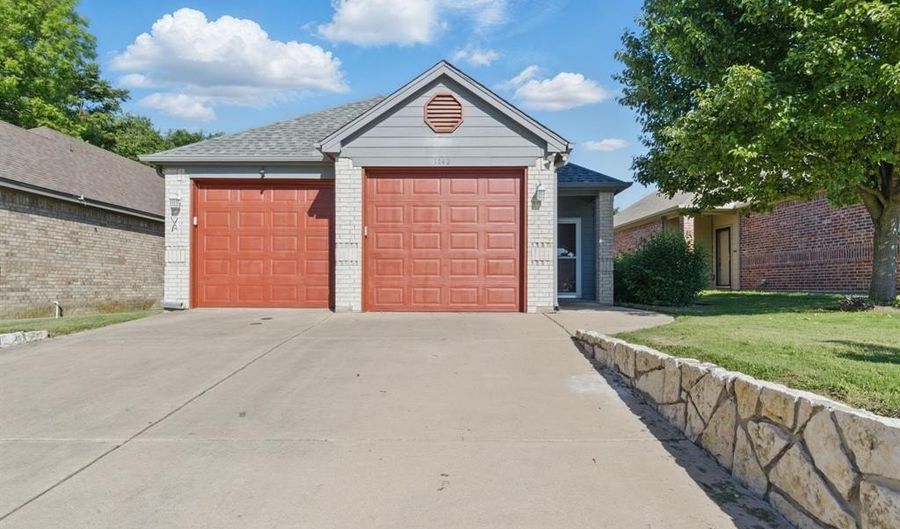 1142 Story Book Ln, Weatherford, TX 76086 - 2 Beds, 2 Bath