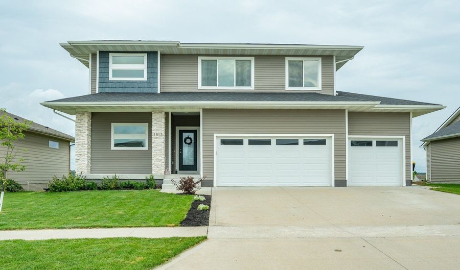 1813 Strauss Ave, Adel, IA 50003 - 4 Beds, 4 Bath
