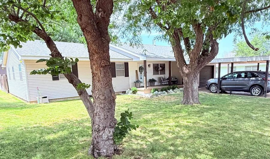 1003 Avenue B, Beaver, OK 73932 - 3 Beds, 2 Bath