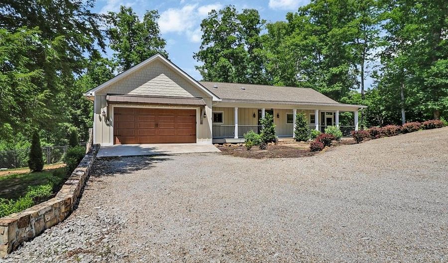 292 Crouch Branch Rd, Allardt, TN 38504 - 3 Beds, 3 Bath