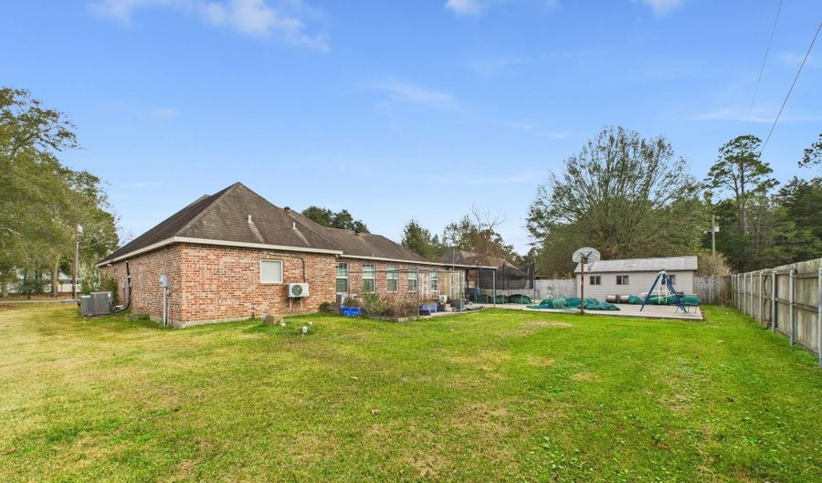 512 E Villien Ave, Abbeville, LA 70510 - 3 Beds, 4 Bath