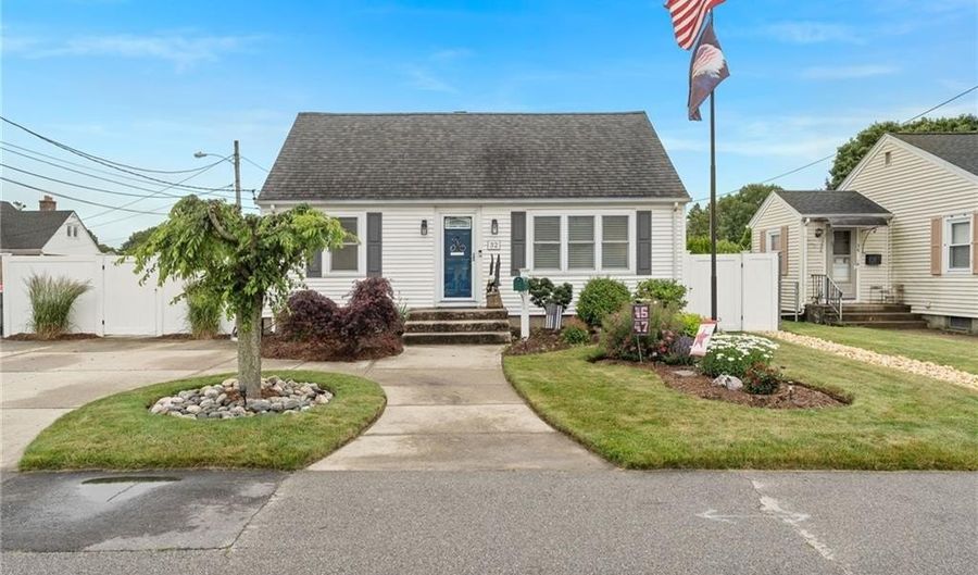 32 Waterman Ave, Johnston, RI 02919 - 3 Beds, 2 Bath