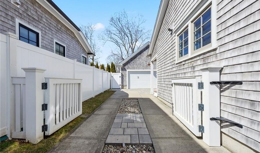 67 Caswell St, Narragansett, RI 02882 - 4 Beds, 3 Bath