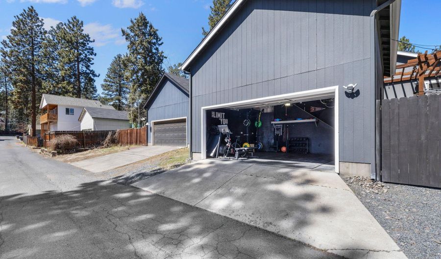 1637 NW Fresno Ave, Bend, OR 97703 - 3 Beds, 2 Bath