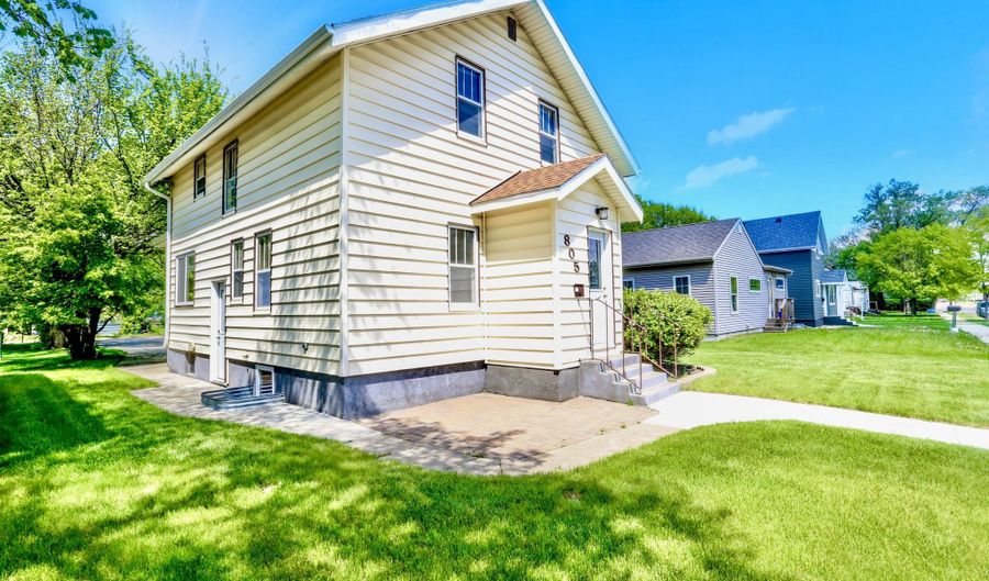 805 NE 1st Ave, Aberdeen, SD 57401 - 4 Beds, 3 Bath