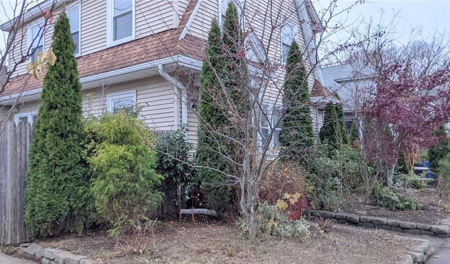 234 Park Ave, Cranston, RI 02905 - 4 Beds, 2 Bath