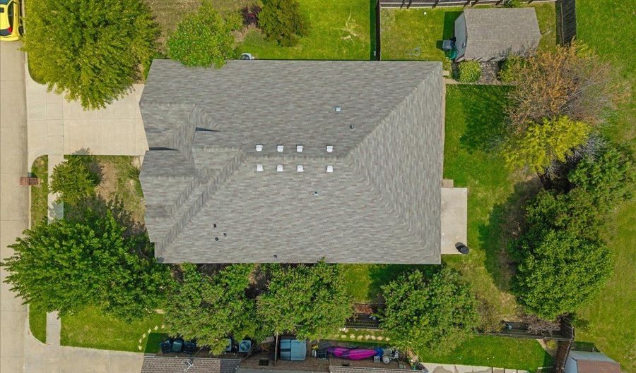 102 Briarstone Dr, Alvarado, TX 76009 - 3 Beds, 2 Bath
