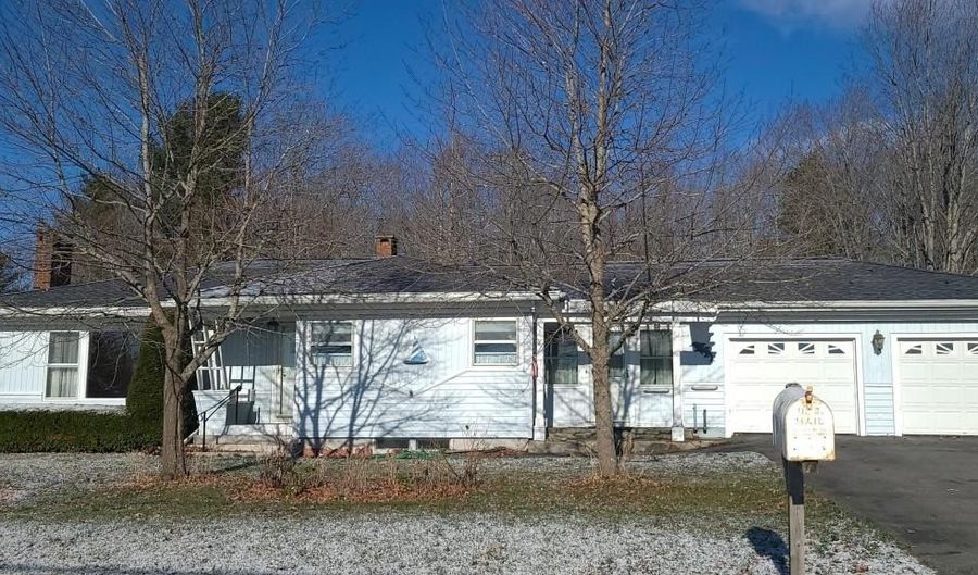 21 Perkins Rd, Belfast, ME 04915 - 3 Beds, 1 Bath