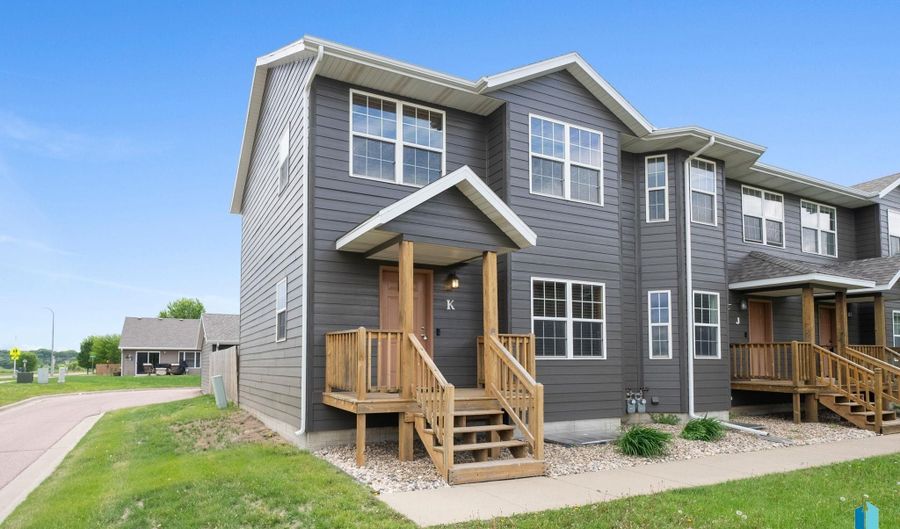 1812 S Mulberry Ave K, Brandon, SD 57005 - 4 Beds, 3 Bath