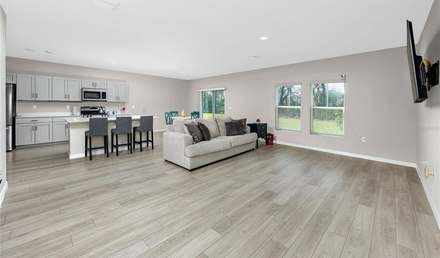5556 SUMMER SUNSET Dr, Apollo Beach, FL 33572 - 4 Beds, 3 Bath