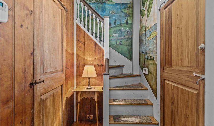 11 Cross St, Newport, RI 02840 - 2 Beds, 2 Bath