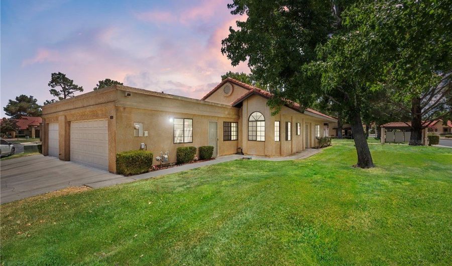 11671 Maple St, Apple Valley, CA 92308 - 2 Beds, 2 Bath