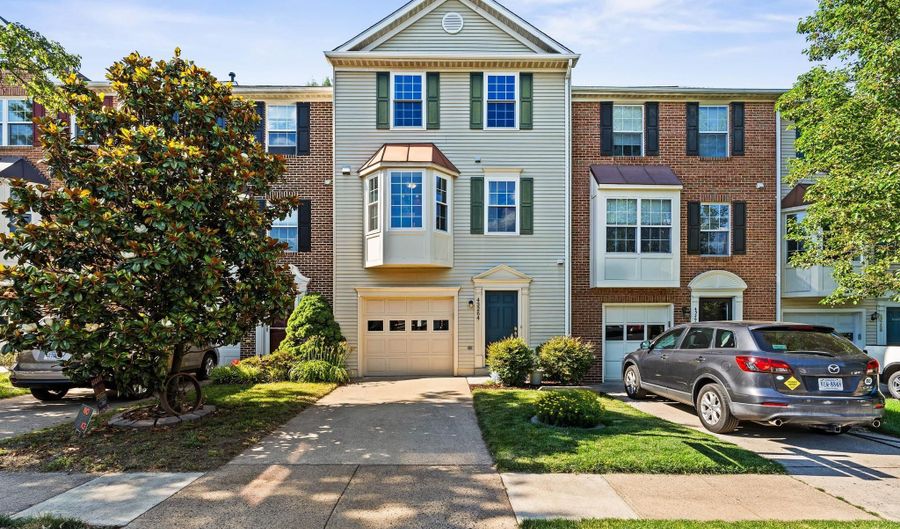 43264 CLEARNIGHT Ter, Ashburn, VA 20147 - 4 Beds, 4 Bath