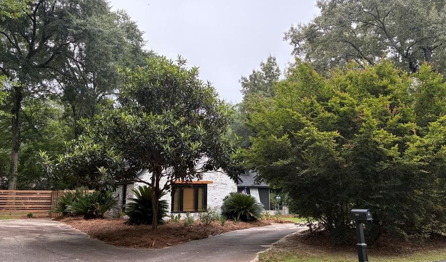 1600 Dogwood Dr, Bainbridge, GA 39819 - 4 Beds, 3 Bath