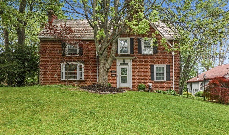 705 Overlook Dr, Alliance, OH 44601 - 4 Beds, 4 Bath