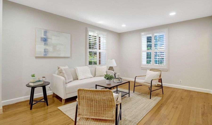 3420 S WAKEFIELD St S, Arlington, VA 22206 - 2 Beds, 2 Bath