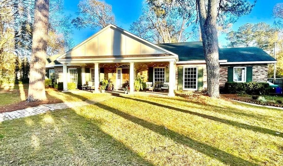 921 S Church St, Brookhaven, MS 39601 - 3 Beds, 2 Bath