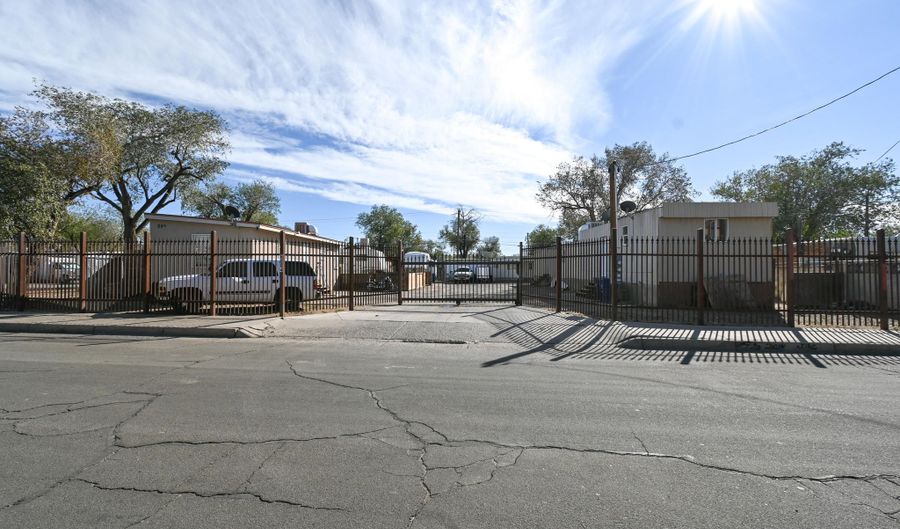 6802 COCHITI Rd SE, Albuquerque, NM 87108 - 1 Beds, 1 Bath