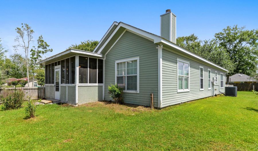 241 Bismark St, Bay St. Louis, MS 39520 - 2 Beds, 2 Bath
