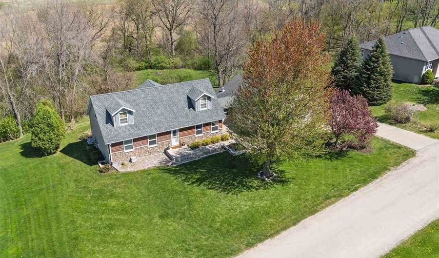 13294 212th Ave, Anamosa, IA 52205 - 4 Beds, 4 Bath