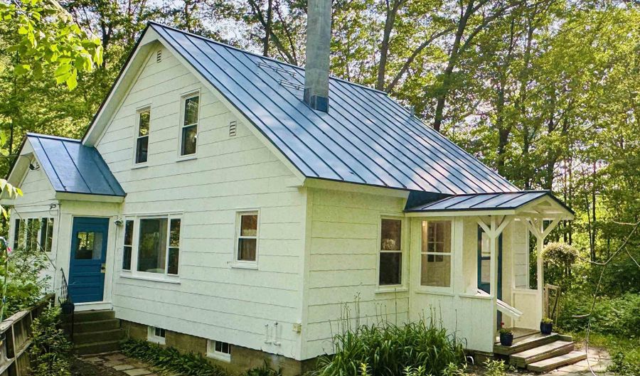 85 Crosby St, Brattleboro, VT 05301 - 3 Beds, 1 Bath