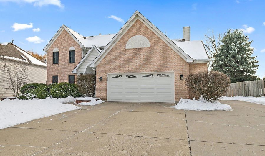 2051 Carlisle St, Algonquin, IL 60102 - 4 Beds, 3 Bath