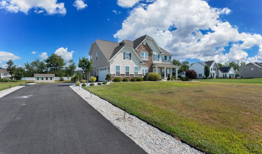 41 Gina Dr, Allentown, NJ 08501 - 5 Beds, 5 Bath