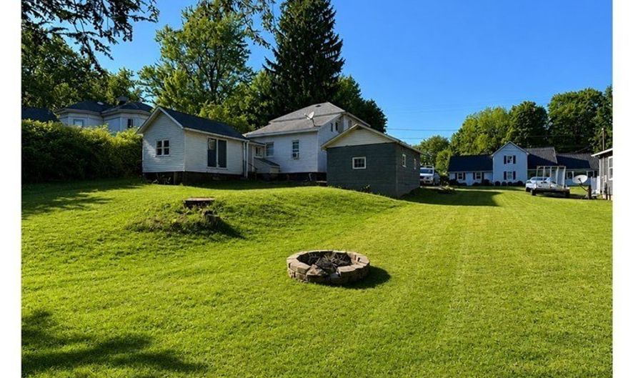 185 Maple St, Andover, OH 44003 - 4 Beds, 1 Bath