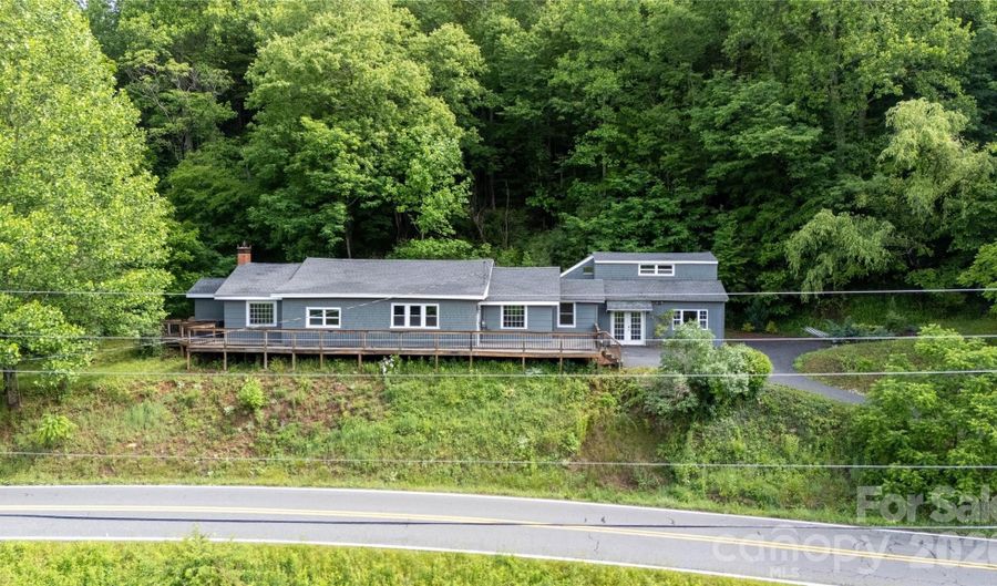 3477 Cane Creek Rd, Bakersville, NC 28705 - 4 Beds, 3 Bath
