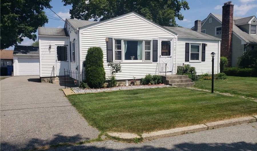5 Cass St, Lincoln, RI 02865 - 2 Beds, 1 Bath