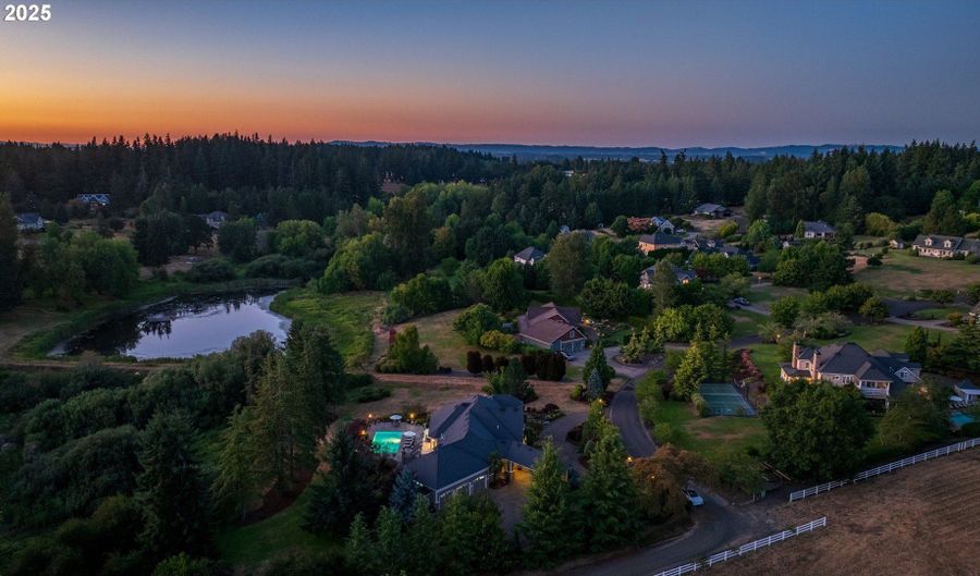 4075 NW CAMALA Dr, Albany, OR 97321 - 4 Beds, 5 Bath