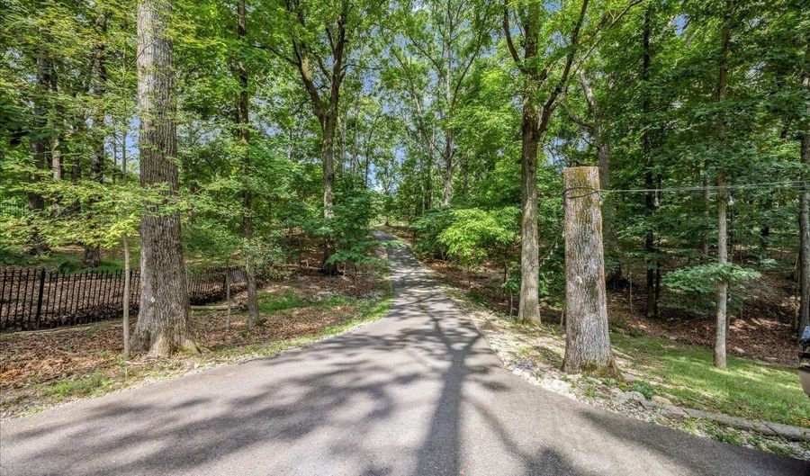 9000 ANDERTON Spgs, Bartlett, TN 38133 - 5 Beds, 5 Bath