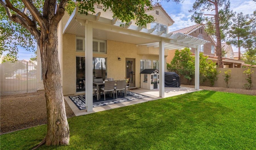 9573 World Cup Dr, Las Vegas, NV 89117 - 4 Beds, 3 Bath