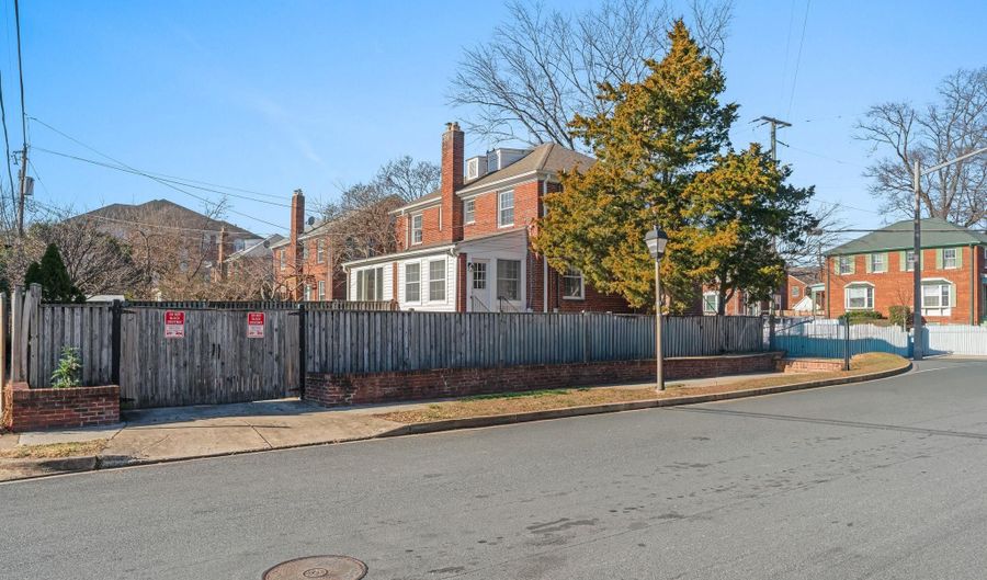 2100 27TH St S, Arlington, VA 22206 - 3 Beds, 2 Bath