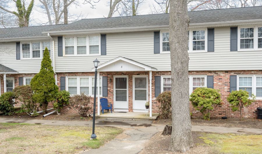 280 E Main St APT E6, Clinton, CT 06413 - 2 Beds, 2 Bath