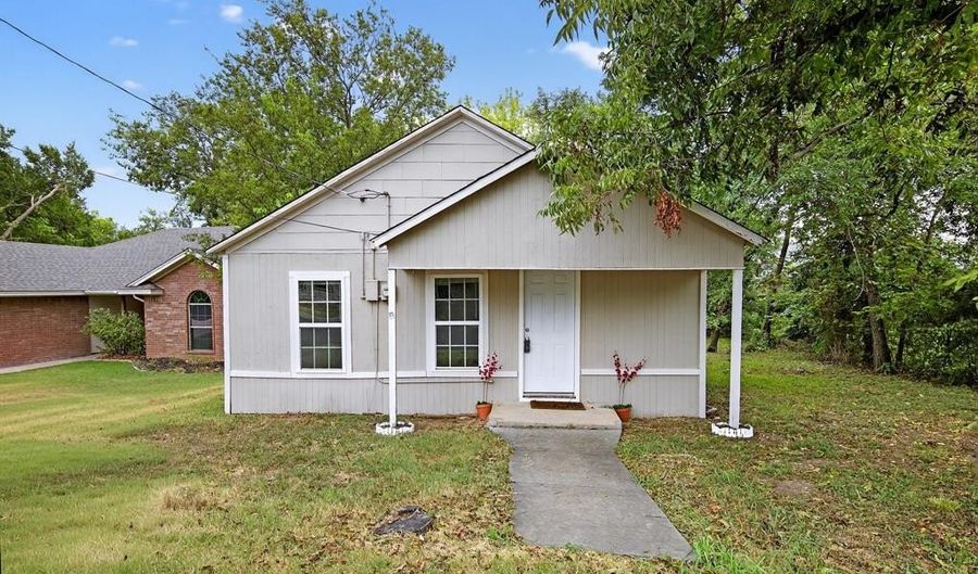 1008 Van Winkle St, Weatherford, TX 76086 - 2 Beds, 1 Bath