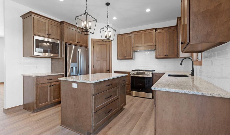 513 KIRKLAND Ave, Algoma, WI 54201 - 3 Beds, 2 Bath