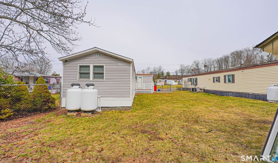 525 E Main St Trlr 76, Branford, CT 06405 - 2 Beds, 2 Bath