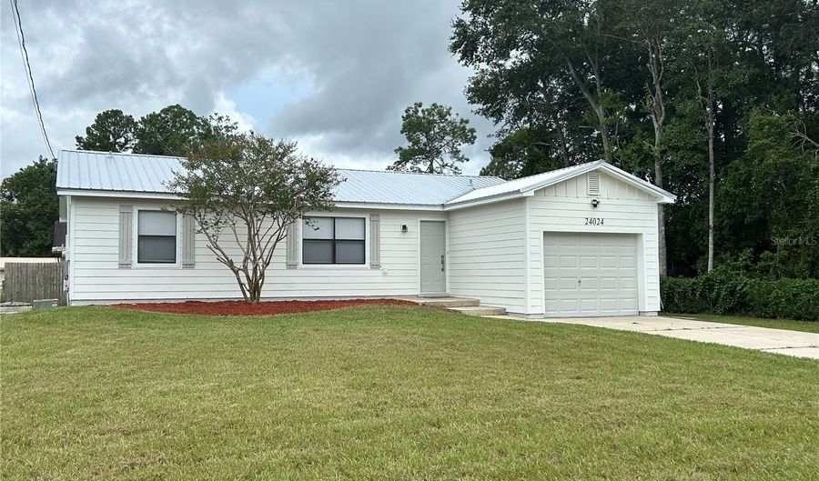 24024 DEER Rd, Astor, FL 32102 - 3 Beds, 2 Bath