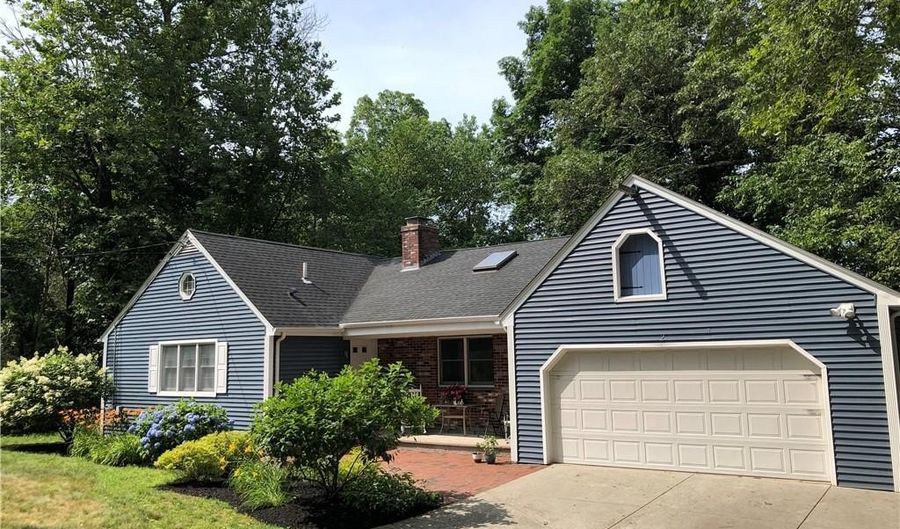 2 Marywood Ln, Cumberland, RI 02864 - 3 Beds, 2 Bath