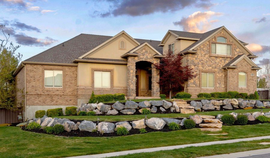 15257 S SCENIC CREST Cir W, Bluffdale, UT 84065 - 8 Beds, 8 Bath